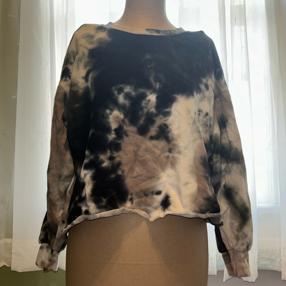 Cropped tie dye crew neck